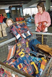 Schultheks in gutem Secondhand-Zustand werden derzeit im Buchser Schulhaus Hanfland entgegengenommen. (Bild: PD)