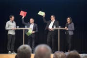 Auf dem Podium: «Tagblatt»-Redaktor Sebastian Schneider, die Kandidaten Daniel Lehmann und Wolfgang Giella, «Tagblatt»-Redaktorin Noemi Heule (von links).