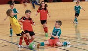 Mit allerletztem Körpereinsatz gehen die jungen Kicker zu Werke, wenn es darum geht, den Ball hinter die Torlinie zu schieben. (Bild: Robert Kucera)