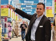 Jumbo-CEO Jérôme Gilg im neuen «Maximo», der am Samstag eröffnet wurde. (Bild: Max Eichenberger)