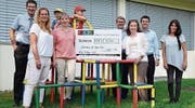 Jürg Stäheli, Kinderhort-Leiterinnen und Vorstandsmitglieder. (Bild: PD)