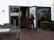 Bettina Arpagaus in ihrem Restaurant. Sie will weitermachen. Falls nötig, erhalte der Betrieb einen neuen Namen. (Bild: Kurt Lichtensteiger)