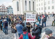 Das St. Galler Staatspersonal demonstrierte im April gegen eine Streichung der 200-Millionen-Einlage in die Pensionskasse. (Bild: Urs Bucher)