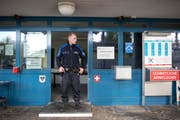 Die Schliessung der Zollstelle Romanshorn hätte wohl finanzielle Auswirkungen auf den Fährbetrieb. (Bild: Urs Bucher/Symbolbild)
