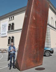 Der 6,4 Meter hohe Turm steht ohne Verankerung. (Bild: lsf)