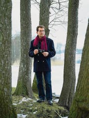 Friedrich Kappeler an einem seiner Lieblingsplätze: Zwischen Erlen am Hüttwilersee. (Bild: Peter Würmli)