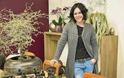 Tanja Reinhard in ihrem neuen Pflanzen-Atelier an der Bankstrasse. (Bild: Mario Testa)