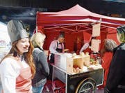Für grosse Abwechslung war gesorgt: Hier gibt es dänische Hot Dogs als Spezialität zu geniessen. (Bilder: Hansruedi Rohrer)