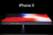 Apple-CEO Tim Cook präsentiert in Cupertino das neue iPhone X. (Bild: MARCIO JOSE SANCHEZ (AP))