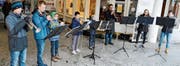 Die vorweihnachtliche und gemeinschaftliche Stimmung, hier das Trompetenensemble der Musikschule Werdenberg, macht den Geschenksonntag in Buchs zu einem speziellen Anlass. Das gilt auch für den Adventsapéro der IG Grabs. Beide wird es deshalb weitergeben. (Bild: Hansruedi Rohrer)