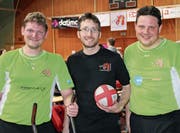 Pascal Schüepp, Remo Sandmeier und Robert Bureš sind aktive Frauenfelder Radballer. (Bilder: Manuela Olgiati)