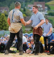 Händedruck nach dem Schlussgang in Wattwil: Sieger Armon Orlik (rechts) und der unterlegene Thurgauer Samuel Giger. (Bild: ky/Eddy Risch)