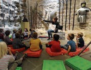 Die Geschichte über den klugen und tapferen Ritter Rufus begeistert die jungen Zuhörer. (Bild: PD)