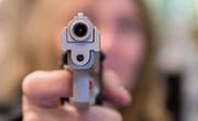 Eine 12-Jährige hat versehentlich mehrere Mitschüler mit einer Schusswaffe verletzt. (Bild: BORIS ROESSLER (DPA))