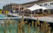 Bijou am See: Die neue Schiffsanlegestelle mit Restaurant am Romanshorner Hafen. (Bild: Reto Martin)
