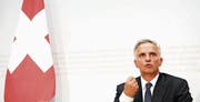 Didier Burkhalter hat überraschend seinen Rücktritt als Bundesrat bekanntgegeben. (Bild: Anthony Anex/KEY)