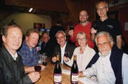 Der Neunforner Gemeinderat in neuer Zusammensetzung bei einem Glas Jubiläumswein: Leo Krucker, Sven Bollinger, Urban Fenner, Stefan Birchler, Margrith Wigholm, Gemeindepräsident Benjamin Gentsch und der neugewählte Herbert Büttiker. (Bild: Mathias Frei)