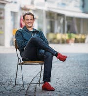 So entspannt wie hier sitzt Mario Gehrer beim SRF nicht im Kommentatoren-Stuhl. (Bild: Reto Martin)