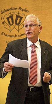 Stadtrat Ruedi Huber informiert zum Stand eines Pferdesportzentrums. (Bild: Andreas Taverner)