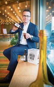 Brotbier: Dominic Meyerhans von der "Damn Good Food & Beverages AG" (Bild: Andrea Stalder)