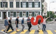 Promotion für die Gewerbeausstellung Siga 17: Das Organisationskomitee imitiert das Cover des Beatles-Albums «Abbey Road». (Bild: PD)