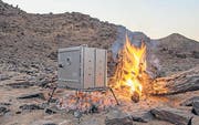 Ein selbst gebackenes Brot vom Feuer: ein Leckerbissen. (Bild: matembezi.ch)