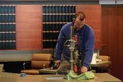 Die Réception dient dieser Tage als Werkstatt. (Bild: Patrik Kobler)
