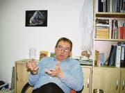 Der Neurobiologe und Grundlagenforscher Hansjörg Scherberger an seinem Arbeitsort am Deutschen Primatenzentrum in Göttingen. (Bild: Brigitte Schmid-Gugler)