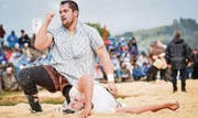 Zwyssig ist die Erleichterung nach seinem Kranzgewinn gegen Kilian von Weissenfluh anzusehen. (Bild: Lorenz Reifler)