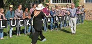 Aufgeräumt nimmt Martin Klöti die Glückwünsche entgegen. (Bild: Hedy Züger)