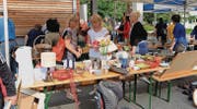 Das Publikumsinteresse war einmal mehr gross, wer nur lange genug suchte, fand bestimmt etwas Nützliches. (Bilder: Heini Schwendener)