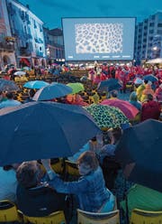 Der Piazza Grande fehlte auf der Leinwand und der Bühne ein wenig die Grandezza. (Bild: Urs Flüeler/KEY (Locarno, 10. August 2017))
