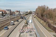 Anspruchsvolle Bauarbeiten: Die Baustelle auf der A1/A13 bei Rheineck, aufgenommen von der Zollbrücke nach Gaissau. (Bild: Astra)