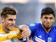 Luzerns Stürmer Pascal Schürpf (links) im Zweikampf mit Lausannes Lucas Marin (Bild: KEYSTONE/LAURENT GILLIERON)