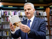 Der frühere Bundesrat Didier Burkhalter spricht in einem Interview über die Gründe für seinen Entscheid, zurückzutreten. (Bild: KEYSTONE/JEAN-CHRISTOPHE BOTT)