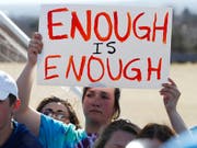 "Genug ist genug" - das Motto der rund 2500 Veranstaltungen in den USA gegen Waffengewalt (Bild: KEYSTONE/AP/DAVID ZALUBOWSKI)