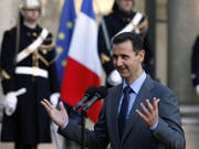 Bild aus besseren Zeiten: Syriens Präsident Baschar al-Assad auf Besuch in Paris im Jahr 2010 - nun wirft er Frankreich eine hohe Auszeichnung vor die Füsse. (Bild: KEYSTONE/AP/REMY DE LA MAUVINIERE)