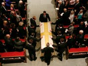 Rund 1500 Trauergäste und vier ehemalige US-Präsidenten haben von der früheren First Lady Barbara Bush Abschied genommen. (Bild: KEYSTONE/AP Pool Houston Chronicle/BRETT COOMER)