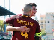 Zwei der drei Römer Torschützen beim 3:0 in Ferrara: Radja Nainggolan und Patrick Schick (im Hintergrund) (Bild: KEYSTONE/EPA ANSA/ELISABETTA BARACCHI)