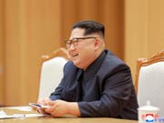 Realität oder geschickter Schachzug: Nordkoreas Diktator Kim Jong Un hat offiziell beschlossen, künftig auf Raketen- sowie Atomtests zu verzichten. (Bild: KEYSTONE/AP KCNA via KNS)