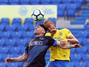 Las Palmas' Verteidiger Alejandro Galvez (recht) im Duell gegen Munir El Haddadi von Alaves (Bild: KEYSTONE/EPA EFE/ELVIRA URQUIJO A.)