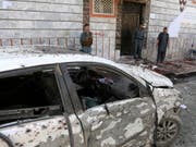 Die Bombe des Selbstmordattentäters explodierte an einer Ausgabestelle für Personaldokumente in Kabul. Beim Anschlag kamen Dutzende Menschen ums Leben. (Bild: Keystone/AP/RAHMAT GUL)
