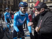Alejandro Valverde bei einem lockeren Schwatz (Bild: KEYSTONE/EPA EFE/VILLAR LOPEZ)