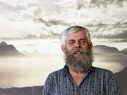 Der Muotathaler Wetterprophet Martin Holdener verpasst die Wahl ins Gemeindepräsidium von Schwyz. (Bild: KEYSTONE/URS FLUEELER)
