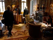 Die Versteigerung von Objekten des Pariser Ritz-Hotels ist erfolgreich zu Ende gegangen. (Bild: KEYSTONE/EPA/ETIENNE LAURENT)