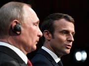 Frankreichs Präsident Emmanuel Macron (rechts) will dem russischen Präsidenten Wladimir Putin (links) seine Grenzen klarmachen. (Bild: KEYSTONE/AP AFP POOL/STEPHANE DE SAKUTIN)
