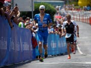 Patrick Lange (vorne) bei seinem Siegeslauf zum Ironman-WM-Titel auf Hawaii (Bild: KEYSTONE/EPA/BRUCE OMORI)