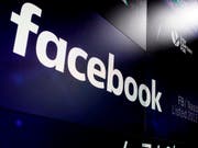 Facebook geht verstärkt gegen extremistische Nachrichten in seinem Netzwerk vor und definiert erstmals den Begriff Terrorismus für die Öffentlichkeit. (Bild: KEYSTONE/AP/RICHARD DREW)