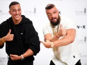Der Echo wird abgeschafft: Nachdem die Rapper Kollegah und Farid Bang für ihr antisemtisches Rap-Album einen Musikpreis erhielten, hagelte es Kritik. (Bild: Keystone/EPA/CLEMENS BILAN)