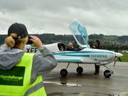 Auch in der Schweiz wird an elektrisch betriebenen Kleinflugzeugen getüftelt. Smartflyer ist ein Experimentalflugzeug mit Platz für vier Personen. (Bild: KEYSTONE/MARKUS JEGERLEHNER)